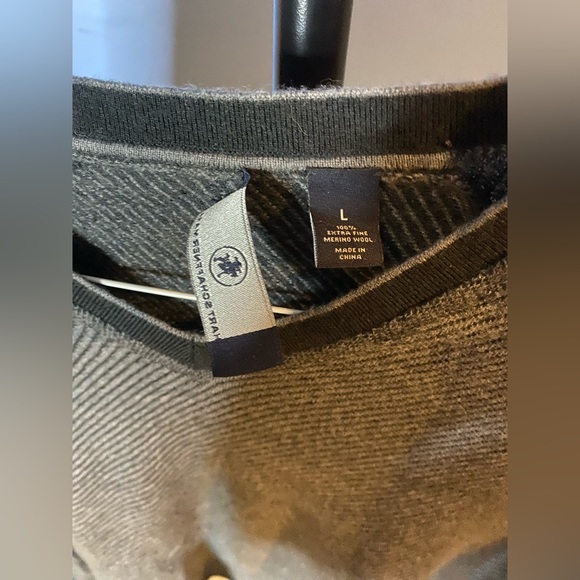 Extra fine 100% Merino Wool v-neck - Picture 2 of 3